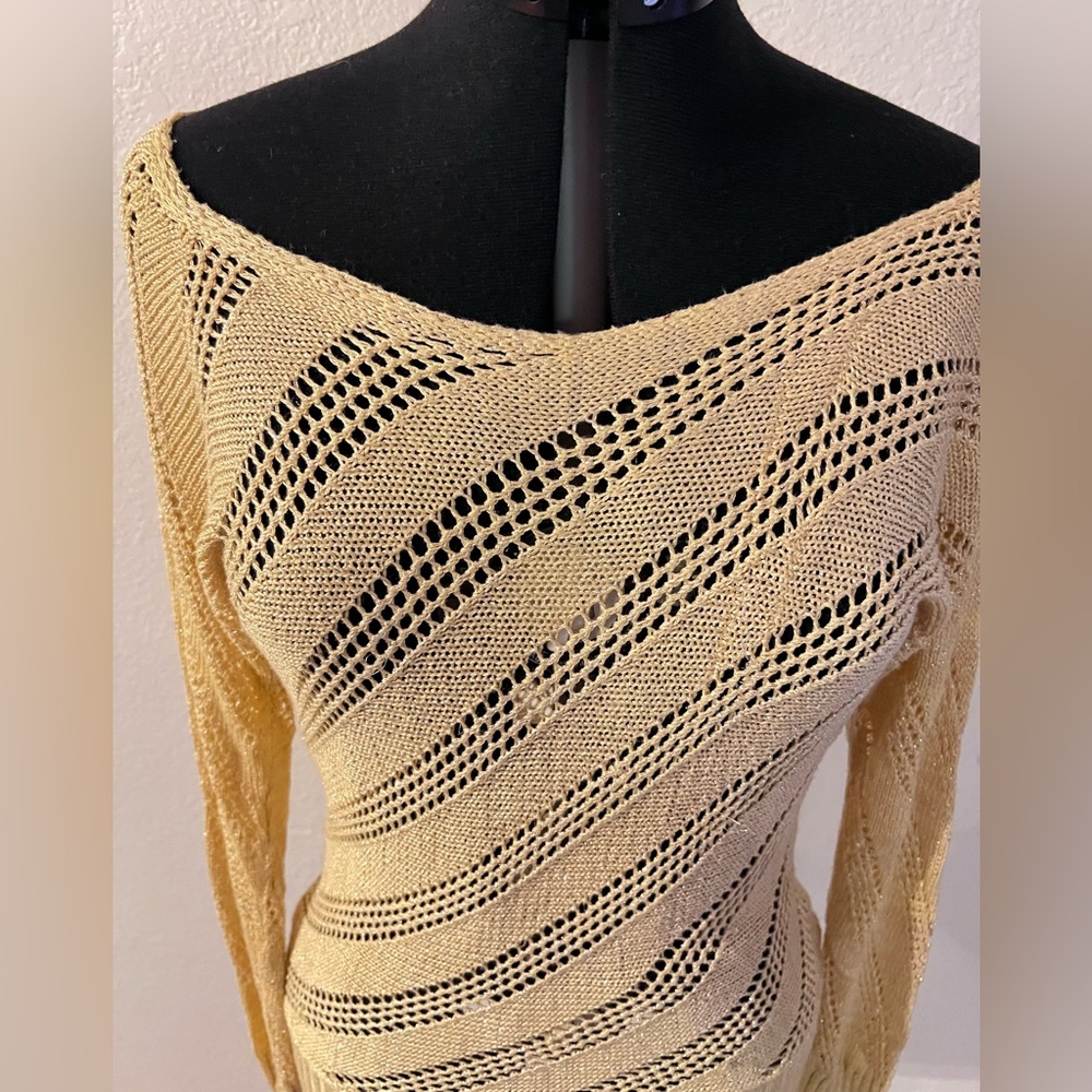✨ BEBE Off-the-Shoulder Metallic Knit Sweater – Gold – Size M ✨